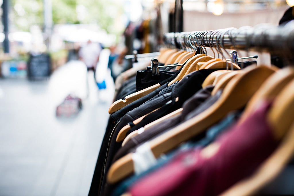 Comment choisir le meilleur fournisseur de vêtements en ligne pour votre boutique