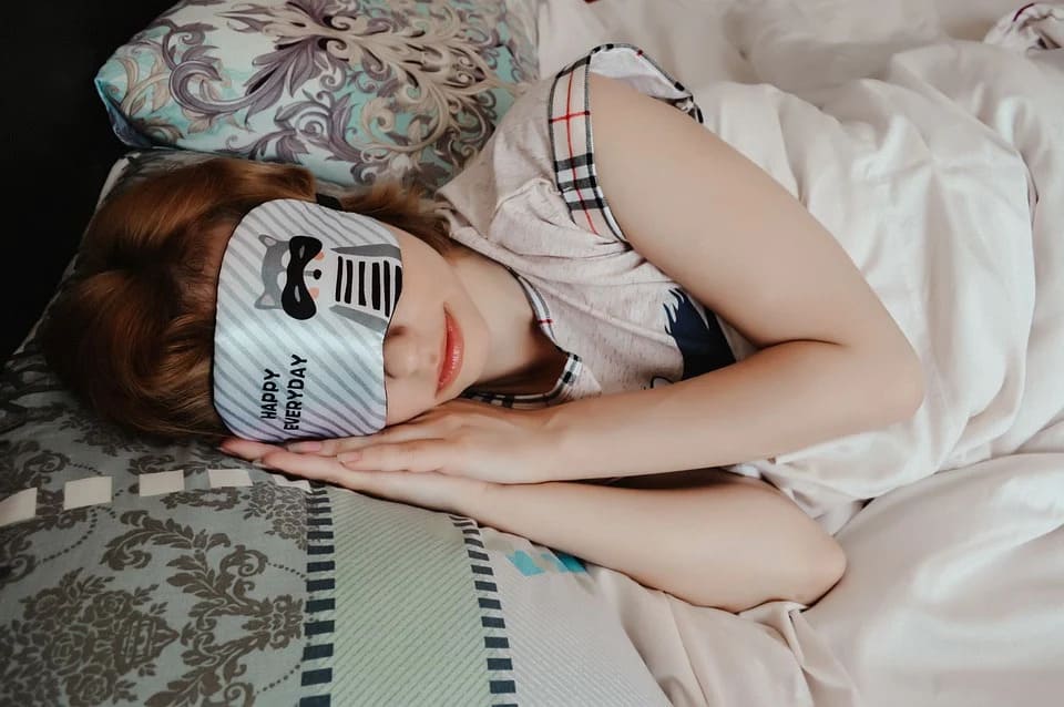 Dormir avec un masque de nuit: Les avantages