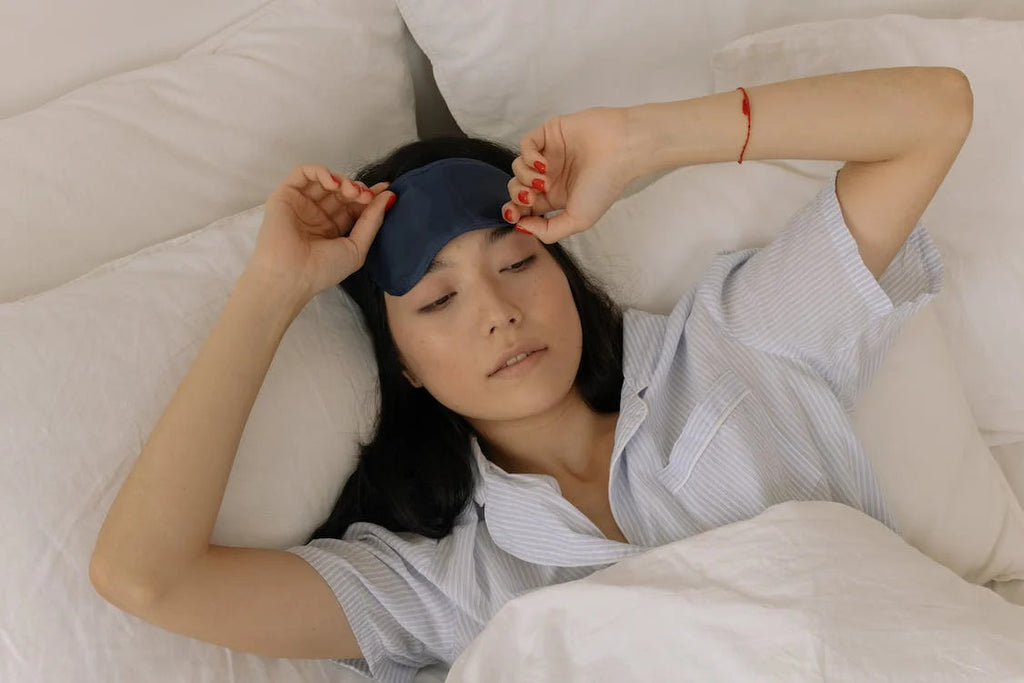 Le masque de sommeil : un allié essentiel pour une meilleure qualité de repos et plus de vigilance dans la journée